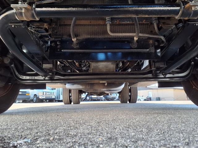 2016 Chevrolet LCF Crew Cab 4500 12' Box Truck w/Liftgate - 22938182 - 28