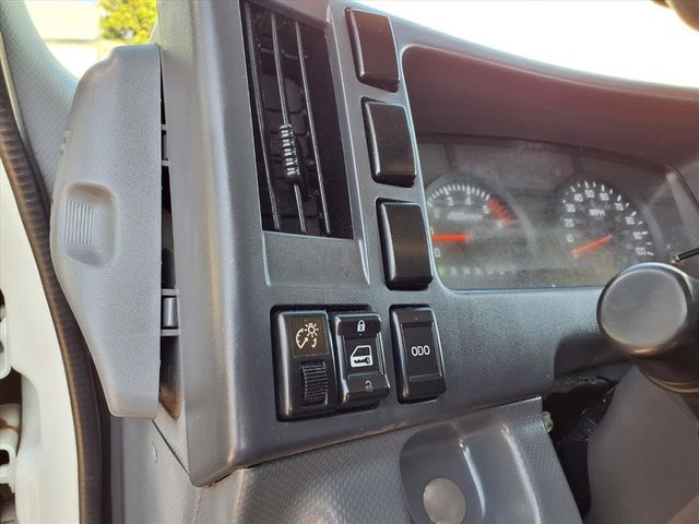 2016 Chevrolet LCF Crew Cab 4500 12' Box Truck w/Liftgate - 22938182 - 29