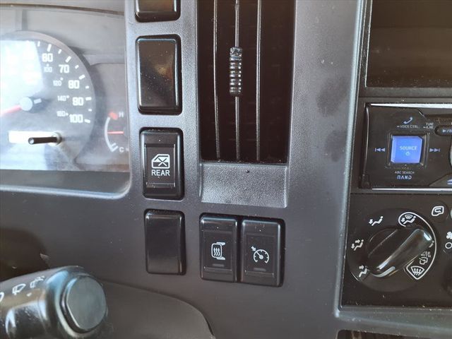 2016 Chevrolet LCF Crew Cab 4500 12' Box Truck w/Liftgate - 22938182 - 30