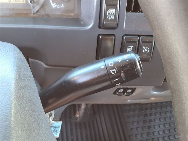 2016 Chevrolet LCF Crew Cab 4500 12' Box Truck w/Liftgate - 22938182 - 36