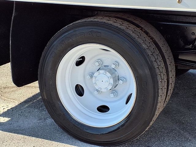 2016 Chevrolet LCF Crew Cab 4500 12' Box Truck w/Liftgate - 22938182 - 43