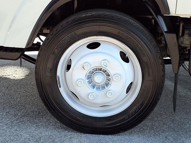 2016 Chevrolet LCF Crew Cab 4500 12' Box Truck w/Liftgate - 22938182 - 45