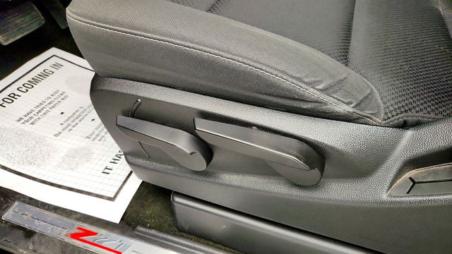 2016 Chevrolet Silverado 1500 4WD Reg Cab 119.0'' 2LT w/ 5.3L V8 AFM Engine - 23009245 - 10