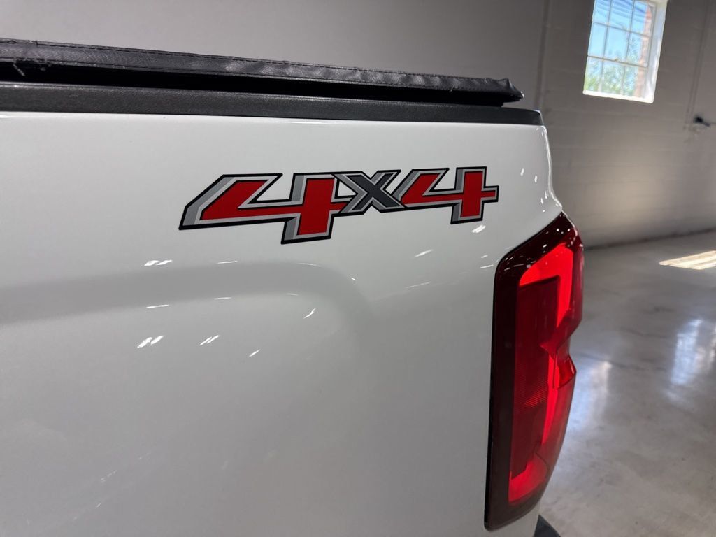 2016 Chevrolet Silverado 1500 LTZ - 23022762 - 11