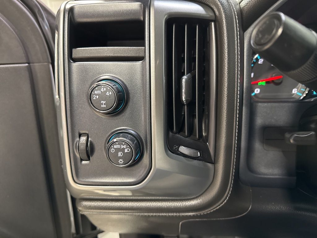 2016 Chevrolet Silverado 1500 LTZ - 23022762 - 18