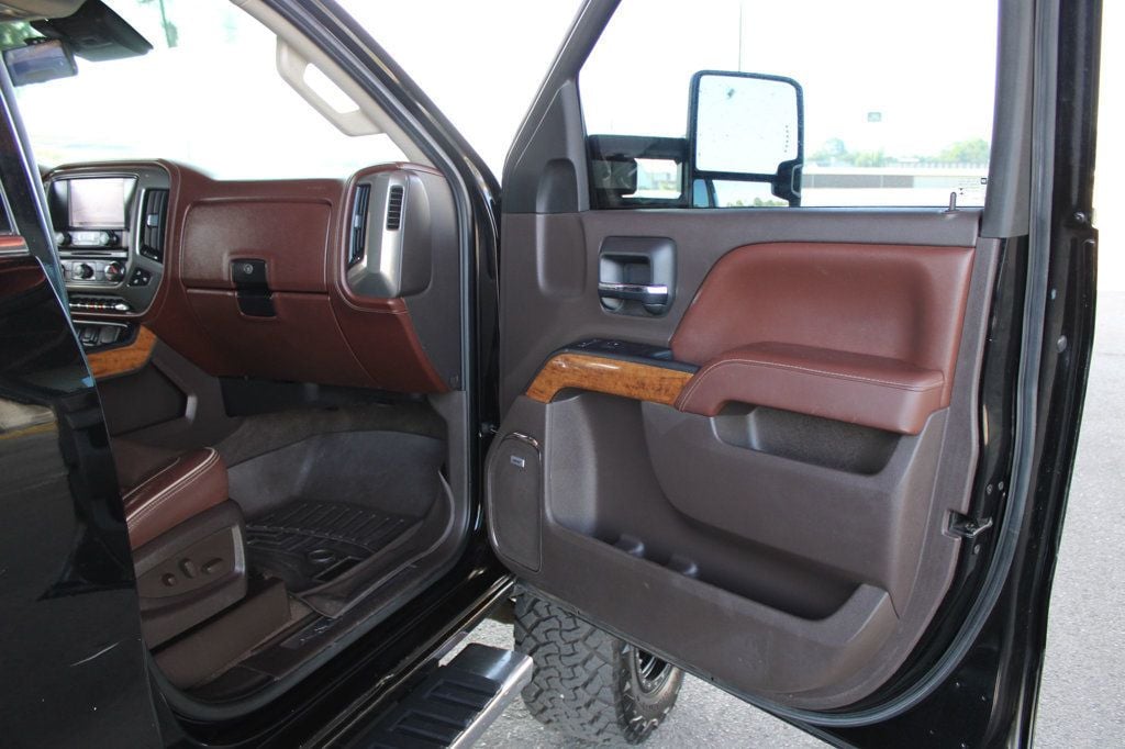 2016 Chevrolet Silverado 2500HD 4WD Crew Cab 153.7" High Country - 23045079 - 16