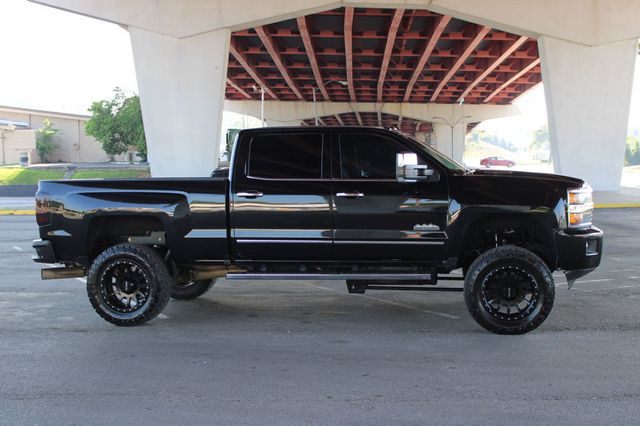 2016 Chevrolet Silverado HD High Country 4WD Crew Cab Standard Box's photo
