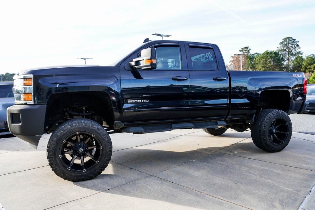 2016 Chevrolet Silverado 2500HD LT photo 3