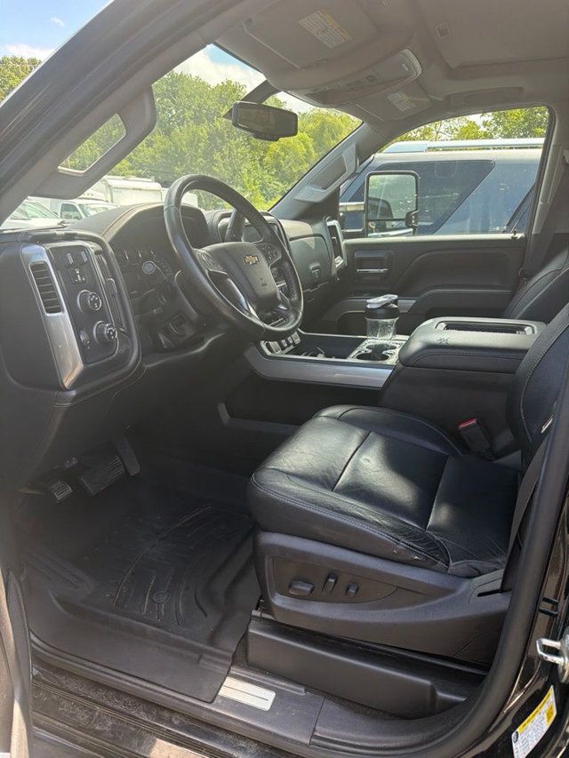 2016 Chevrolet Silverado 2500HD LTZ - 23062156 - 4