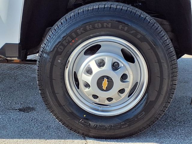 2016 Chevrolet Silverado 3500HD 2WD Crew Cab 167.7" Work Truck - 22899696 - 32