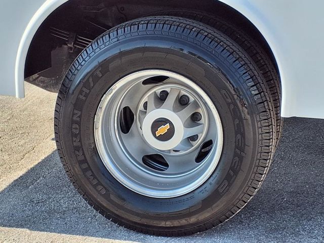 2016 Chevrolet Silverado 3500HD 2WD Crew Cab 167.7" Work Truck - 22899696 - 34