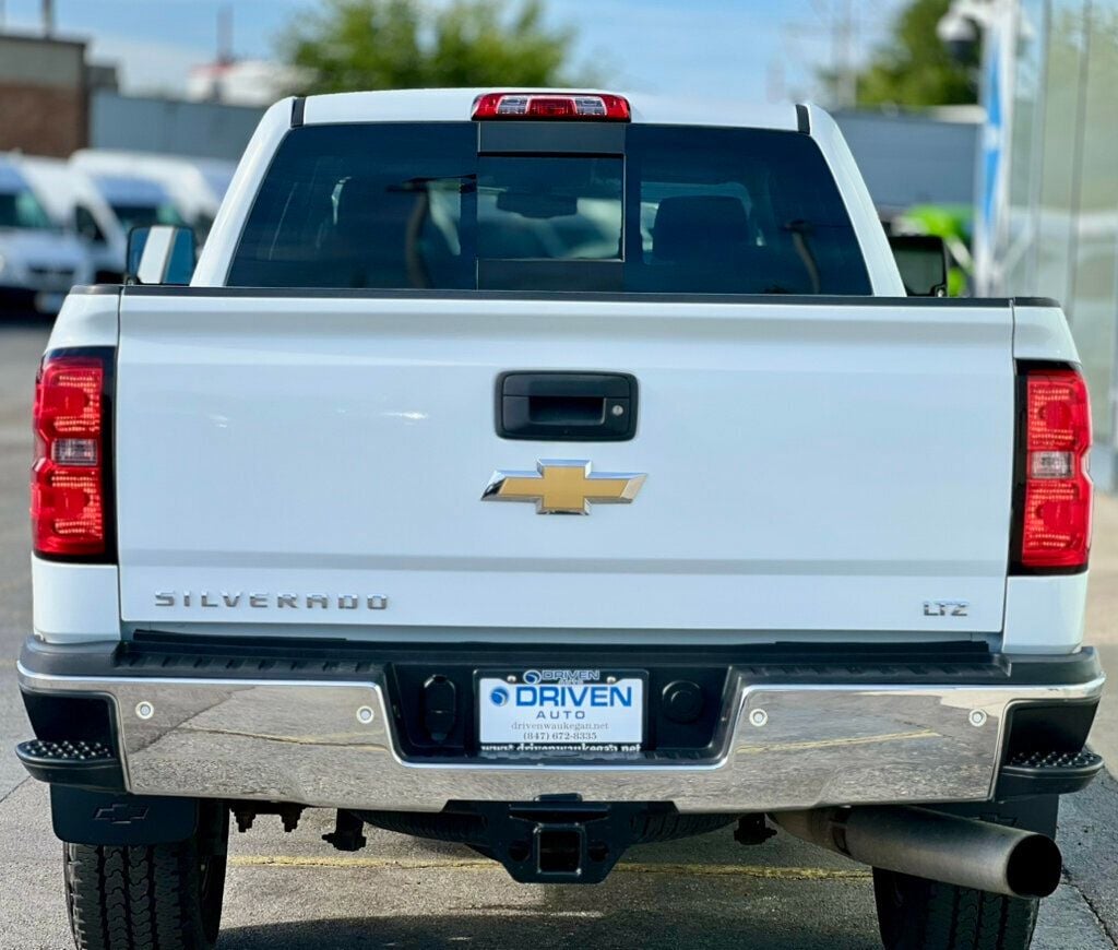 2016 Chevrolet Silverado 3500HD LTZ photo 4