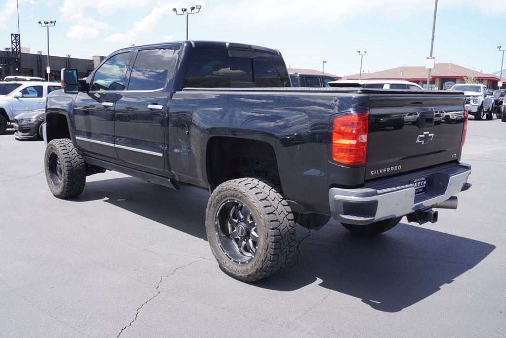 2016 Chevrolet Silverado 3500HD LTZ photo 3
