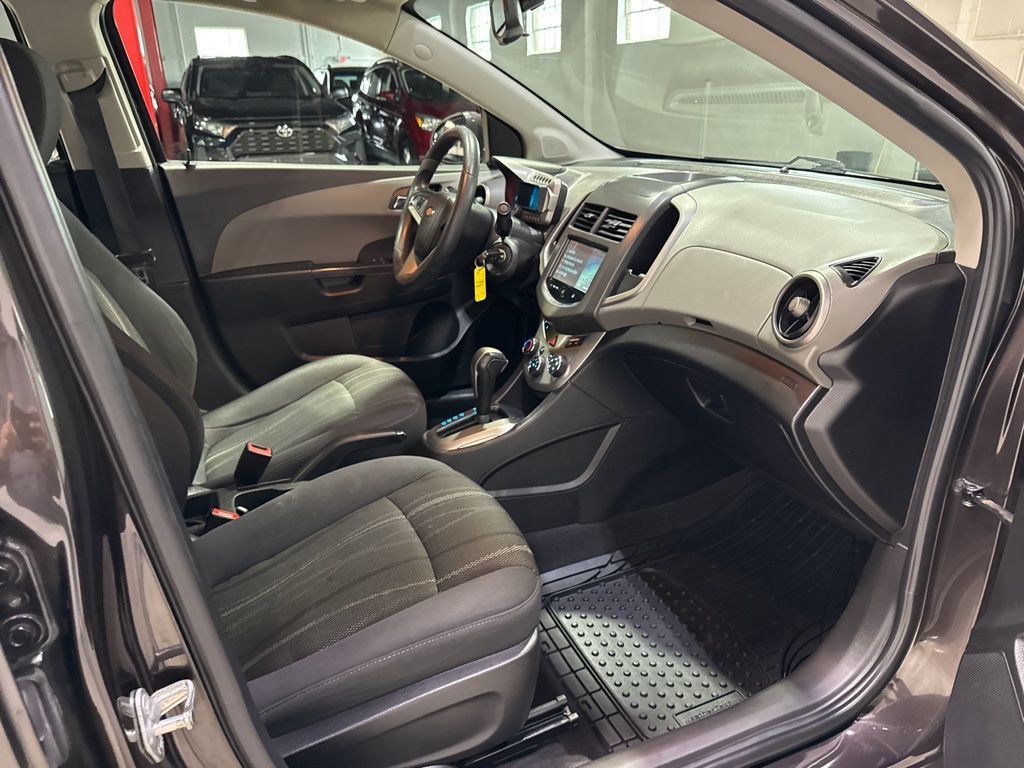 2016 Chevrolet Sonic 4dr Sedan Automatic LT - 23020677 - 32