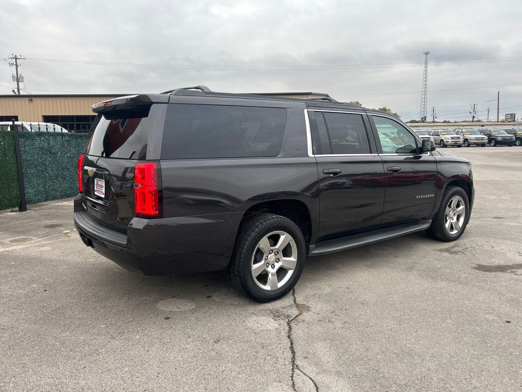 2016 Chevrolet Suburban 1500 LT photo 2