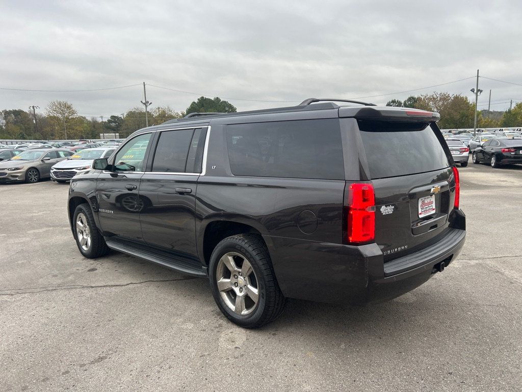 2016 Chevrolet Suburban 1500 LT photo 4