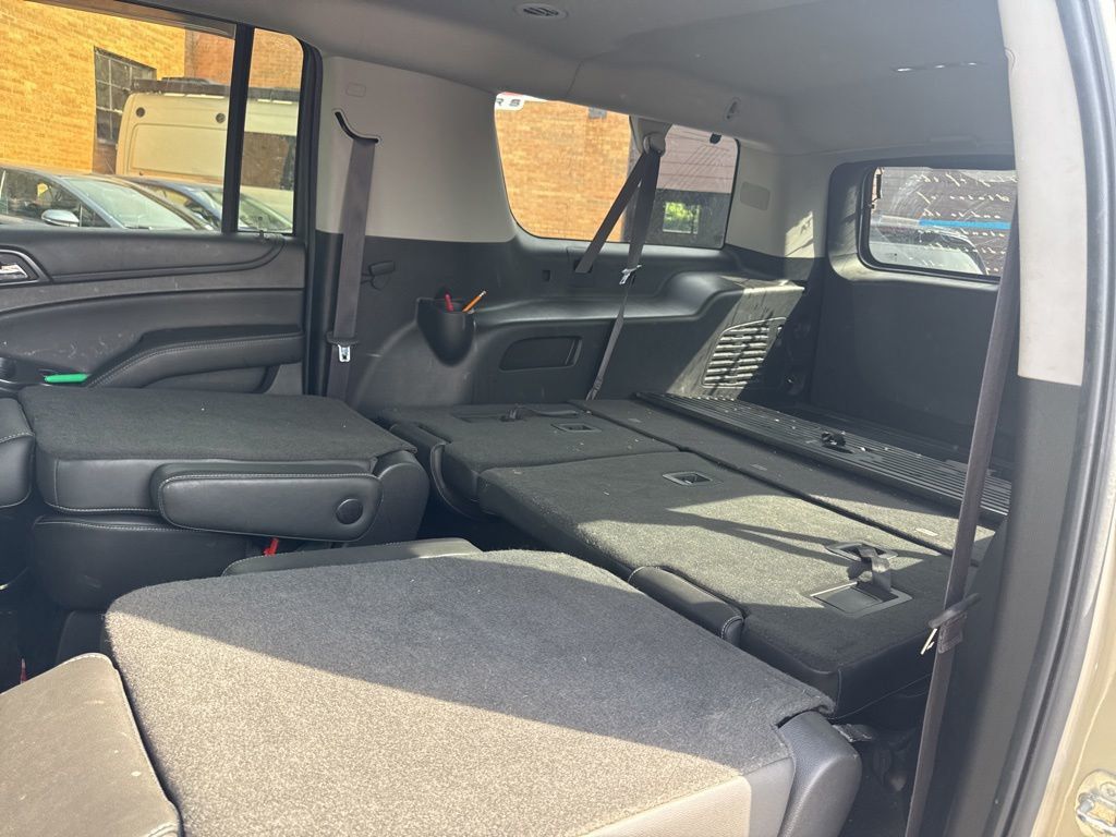 2016 Chevrolet Suburban 4WD 4dr 1500 LT - 23032385 - 16