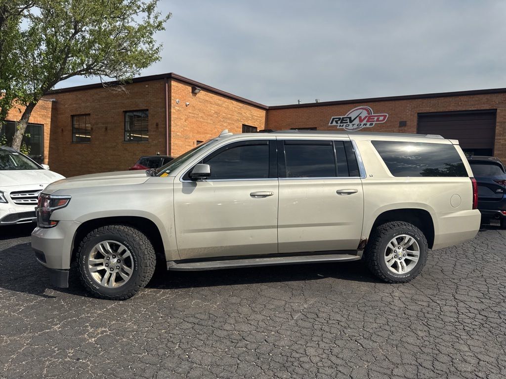 2016 Chevrolet Suburban 4WD 4dr 1500 LT - 23032385 - 3