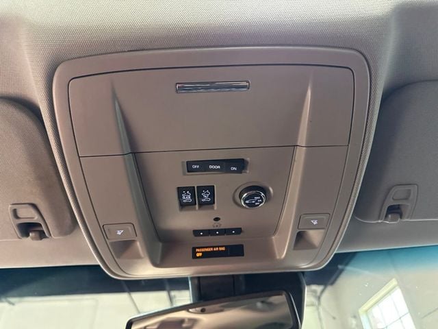 2016 Chevrolet Suburban 4WD 4dr 1500 LT - 23034310 - 21