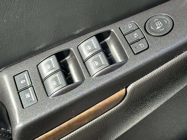 2016 Chevrolet Suburban 4WD 4dr 1500 LT - 22937446 - 16