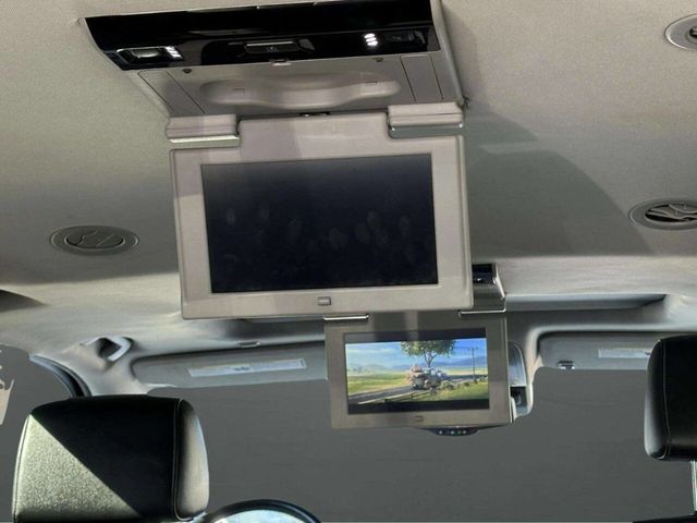 2016 Chevrolet Suburban 4WD 4dr 1500 LT - 22937446 - 33