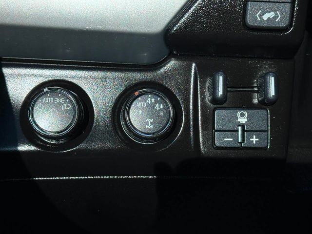 2016 Chevrolet Suburban 4WD 4dr 1500 LT - 22937446 - 45