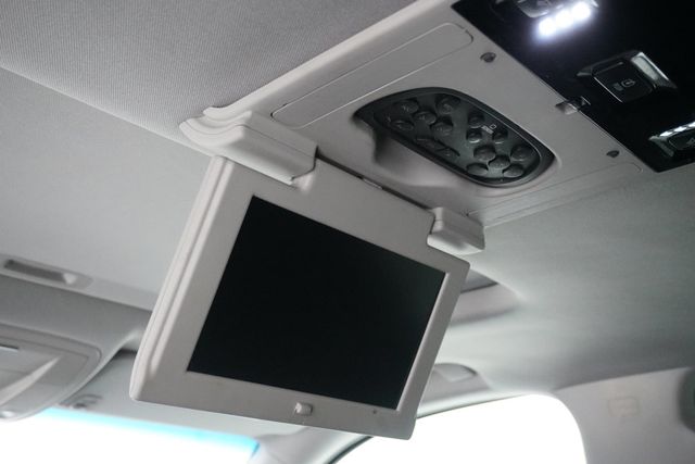 2016 Chevrolet Suburban 4WD 4dr 1500 LTZ - 22984634 - 13