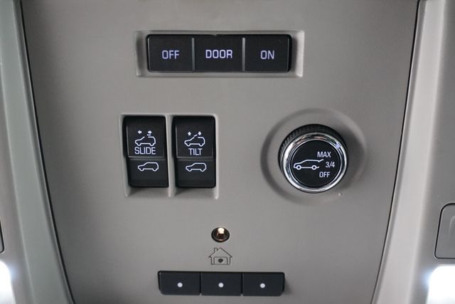 2016 Chevrolet Suburban 4WD 4dr 1500 LTZ - 22984634 - 24