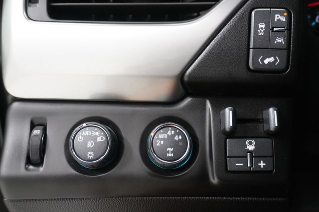 2016 Chevrolet Suburban 4WD 4dr 1500 LTZ - 22984634 - 26