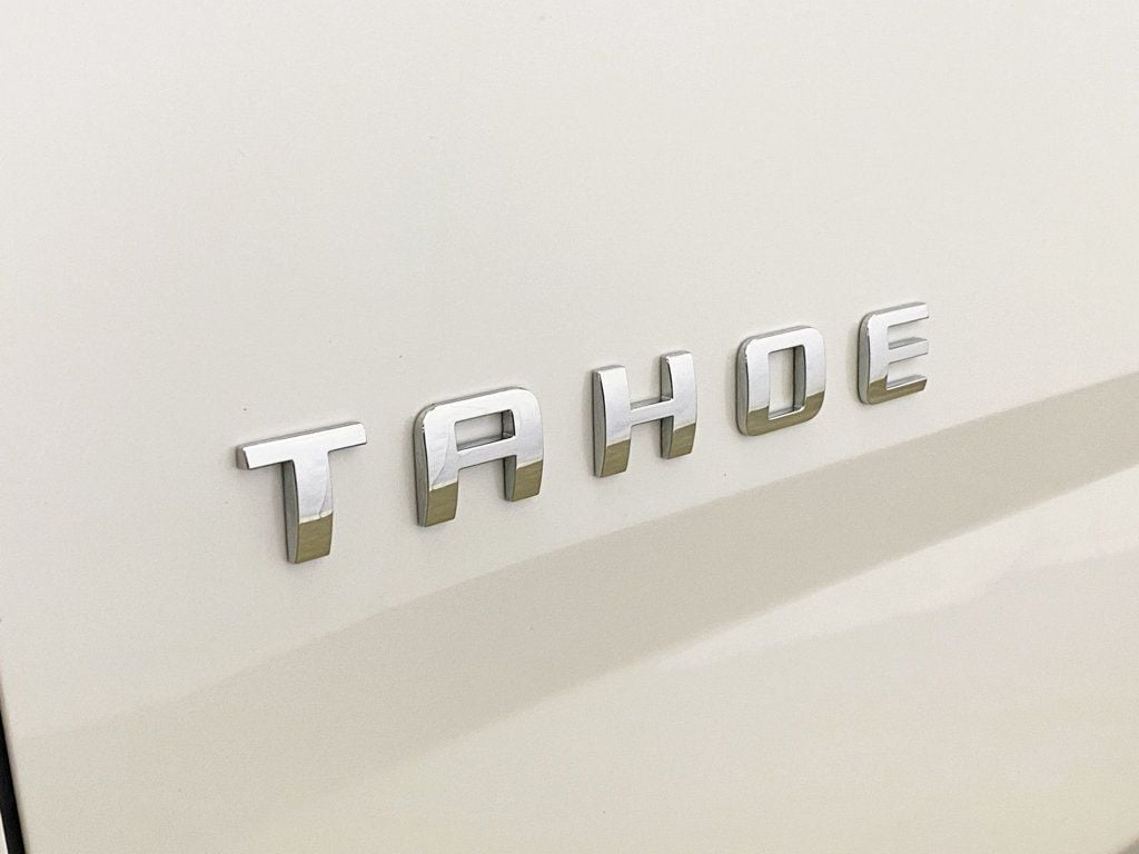 2016 Chevrolet Tahoe LT photo 3