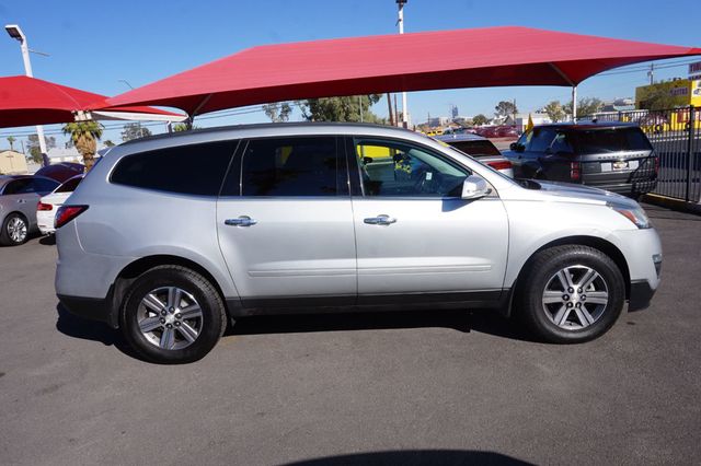 2016 Chevrolet Traverse LT, THIRD ROW SEATING, BOSE PREMIUM SOUND SYSTEM, CLOTH SEATS - 23092528 - 4