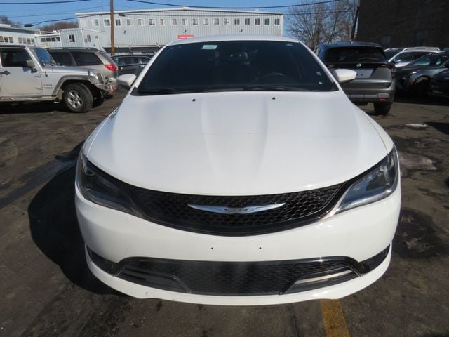 2016 Chrysler 200 4dr Sedan S FWD - 22981298 - 1