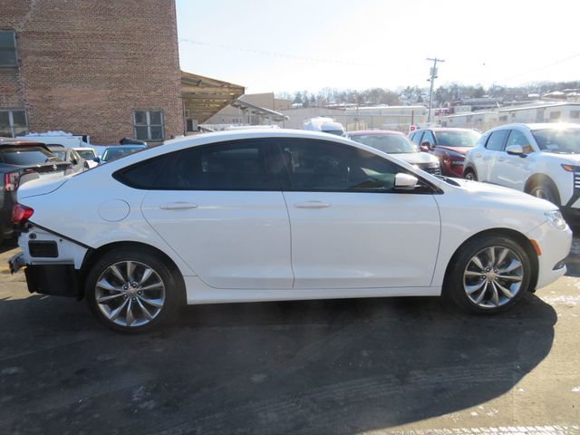 2016 Chrysler 200 4dr Sedan S FWD - 22981298 - 3