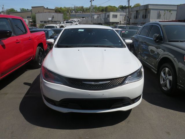 2016 Chrysler 200 4dr Sedan S FWD - 23015430 - 2