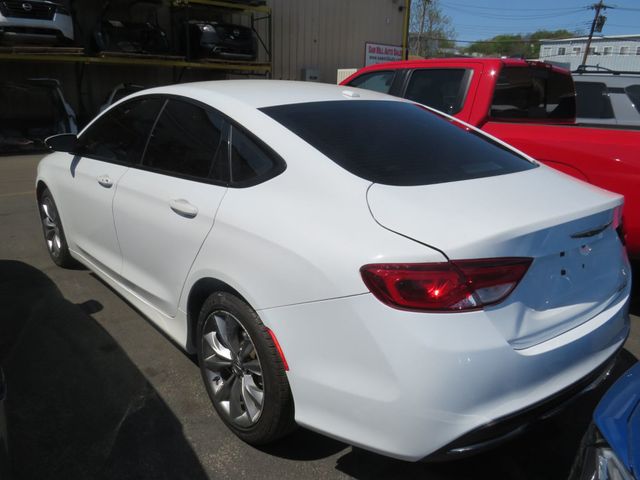 2016 Chrysler 200 4dr Sedan S FWD - 23015430 - 3