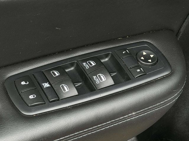 2016 Chrysler 200 4dr Sedan S FWD - 23004538 - 10