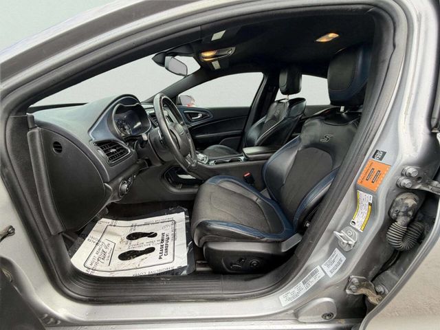 2016 Chrysler 200 4dr Sedan S FWD - 23004538 - 11