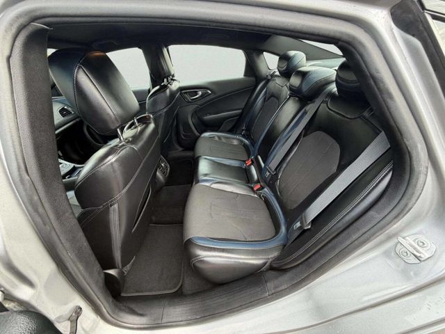 2016 Chrysler 200 4dr Sedan S FWD - 23004538 - 19