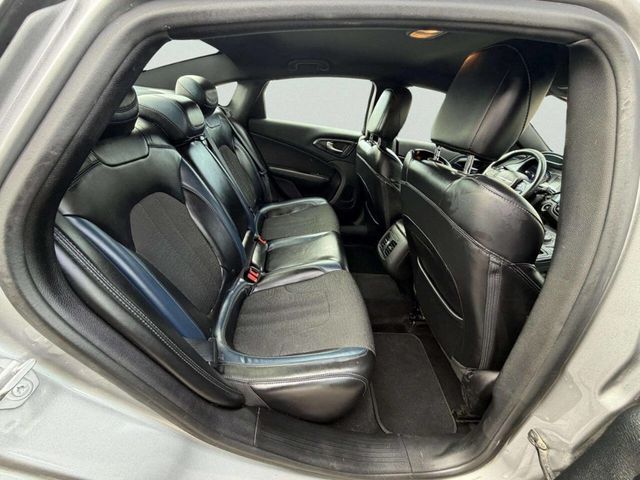 2016 Chrysler 200 4dr Sedan S FWD - 23004538 - 22