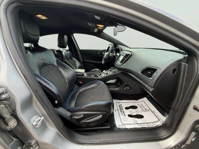 2016 Chrysler 200 4dr Sedan S FWD - 23004538 - 26