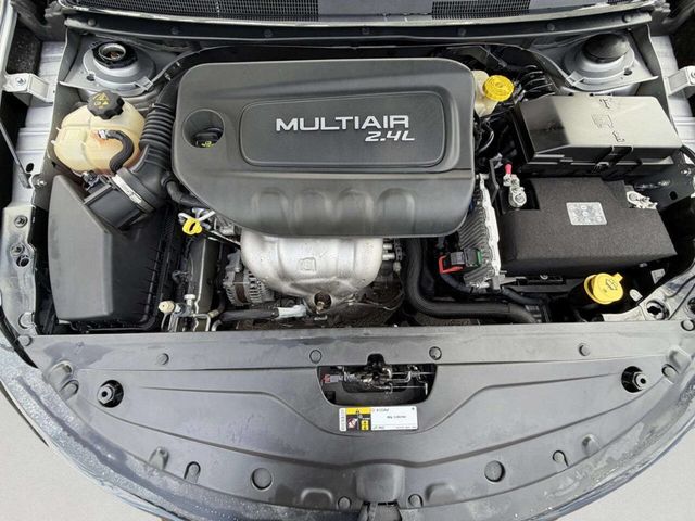 2016 Chrysler 200 4dr Sedan S FWD - 23004538 - 27