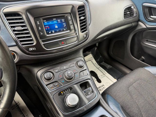 2016 Chrysler 200 4dr Sedan S FWD - 23004538 - 39