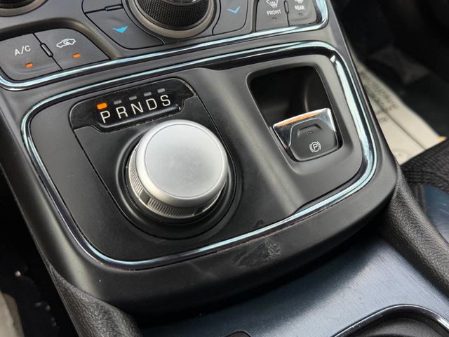 2016 Chrysler 200 4dr Sedan S FWD - 23004538 - 44