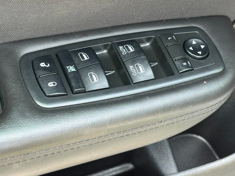 2016 Chrysler 200 Limited 4dr Sedan - 22902271 - 9