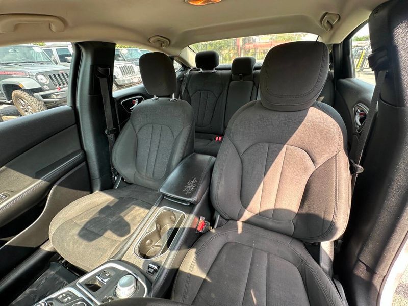 2016 Chrysler 200 Limited 4dr Sedan - 22902271 - 15