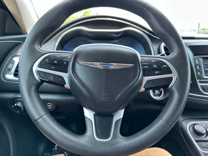 2016 Chrysler 200 Limited 4dr Sedan - 22902271 - 25