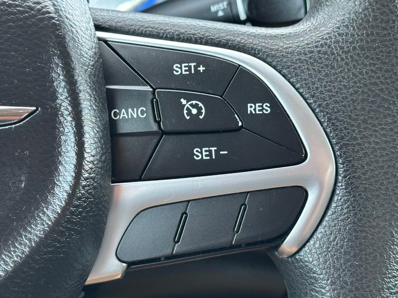 2016 Chrysler 200 Limited 4dr Sedan - 22902271 - 26