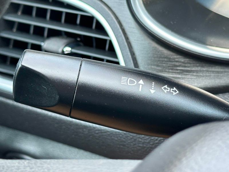 2016 Chrysler 200 Limited 4dr Sedan - 22902271 - 28