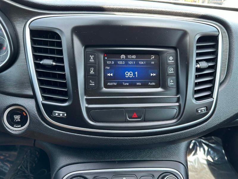 2016 Chrysler 200 Limited 4dr Sedan - 22902271 - 31