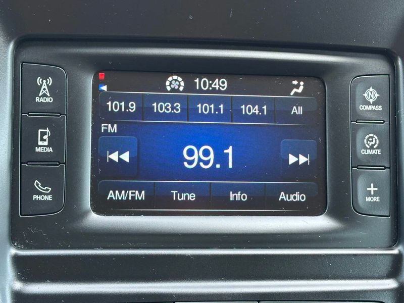 2016 Chrysler 200 Limited 4dr Sedan - 22902271 - 32